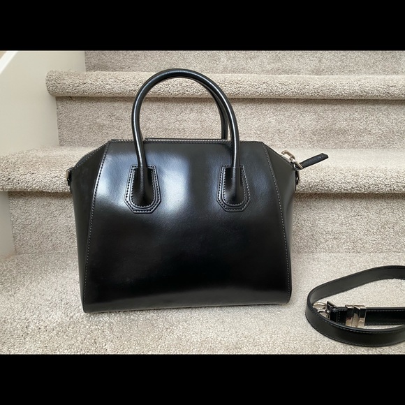 SOLD on 🅿️🅿️💜Last call! Givenchy small Antigona in glazed calfskin - Picture 4 of 16